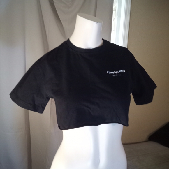 Tops - Black Cropped T-Shirt